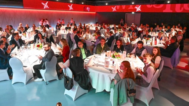 Gefeiert wurde in der Droneberger-Halle in Klagenfurt.
