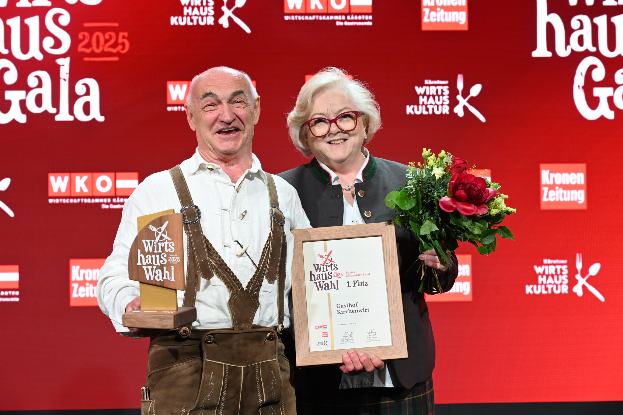 Die Kirchenwirt-Familie; Hans und Christine Edlmann aus Maria Rain.