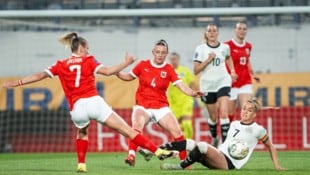 Giulia Gwinn (re.) führte als Kapitänin Deutschland zum 6:0-Sieg gegen Österreich in der Nations League. (Bild: APA/GEORG HOCHMUTH)