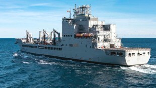 Das US-Marineschiff „Harvey Milk“ soll auf Wunsch des Verteidigungsministers Pete Hegseth ...