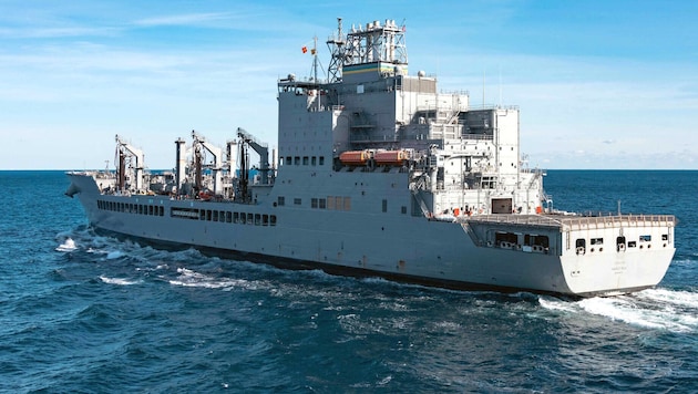 Das US-Marineschiff „Harvey Milk“ soll auf Wunsch des Verteidigungsministers Pete Hegseth ...