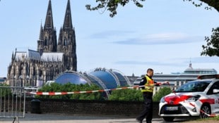 Köln hat Erfahrung mit Bombenentschärfungen, da die Stadt zu den am stärksten bombardierten Städten des Zweiten Weltkriegs gehörte. (Bild: EPA/CHRISTOPHER NEUNDORF)