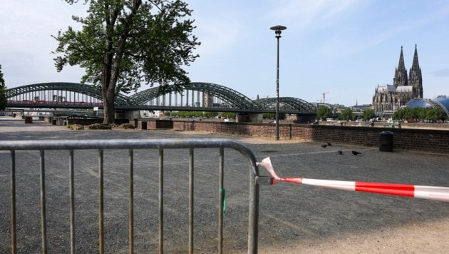 Köln hat Erfahrung mit Bombenentschärfungen, da die Stadt zu den am stärksten bombardierten Städten des Zweiten Weltkriegs gehörte. (Bild: EPA/CHRISTOPHER NEUNDORF)