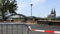 In Köln hat sich eine Person in der Altstadt geweigert, ihre Wohnung zu verlassen, und dadurch ...