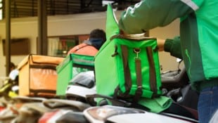 Die Plattformarbeit ist von Ängsten um das Einkommen und vor unfairen Bewertungen geprägt. (Bild: wittaya - stock.adobe.com)