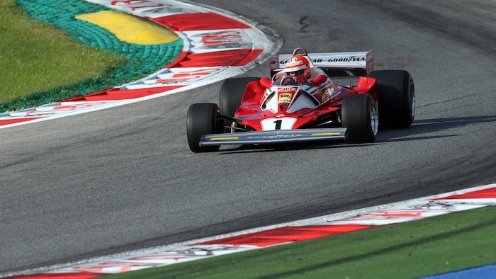 Die beiden Ferrari von Niki Lauda aus „Rush“ sind dabei.