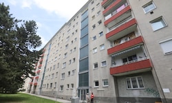 In diesem Gemeindebau kam es zu den schrecklichen Szenen.