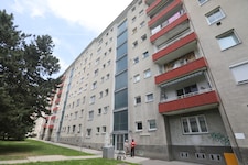 In diesem Gemeindebau kam es zu den schrecklichen Szenen. (Bild: Jöchl Martin)