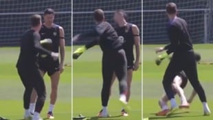 Streckte Wojciech Szczesny etwa Robert Lewandowski zu Boden?