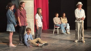 Mit Berts Brechts „Jasager“ begeisterten junge Schauspieler das Publikum. 