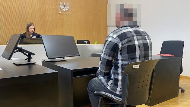 Der Angeklagte bekannte sich nur teilweise schuldig. Er soll sich provoziert gefühlt haben. 