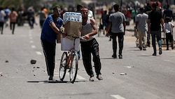 Schon bisher waren die Wege zu den Verteilzentren gefährlich, doch nun wurden sie von Israels Armee zu einer „Kampfzone“ erklärt. (Bild: EPA/HAITHAM IMAD)