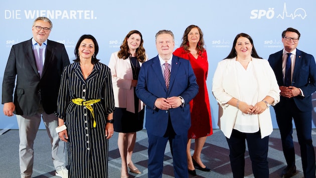 Bürgermeister Michael Ludwig (Mitte) mit seinem Team (von links): Peter Hacker, Veronica ...