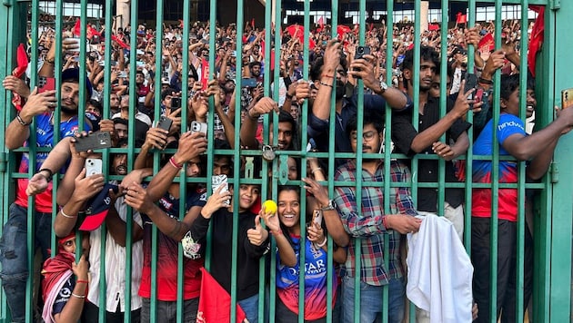 In Bengaluru kam es im Rahmen eines Kricket-Spiels zu einer Massenpanik.