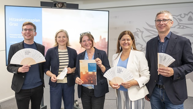 Gesundheitsstadtrat Robert Krotzer (KPÖ), Vizebürgermeisterin Judith Schwentner (Grüne), Bürgermeisterin Elke Kahr (KPÖ), Doris Kampus (Vorsitzende der SPÖ Graz) und Magistratsdirektor Martin Haidvogl stellten den Aktionsplan vor.
