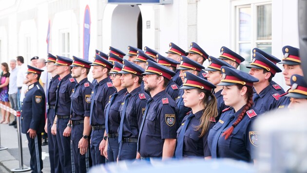 Die Polizei wird weiblicher, das sah man auch bei der Eröffnung62 Beamte bekamen im Herzen der ...