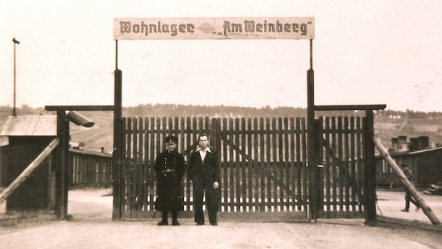 Nur ein altes Archivfoto erinnert an das ehemalige Zwangsarbeiterinnenlager Hirtenberg. In Leobersdorf ist man nun bemüht, Möglichkeiten für Gedenkstätten zu finden. 