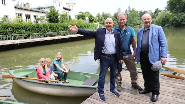 Michael Krainer (Freizeit Graz Geschäftsführer), Jakob Kalas (Betreiber des Bootsverleihs) und Historiker Karl Albrecht Kubinzky.
