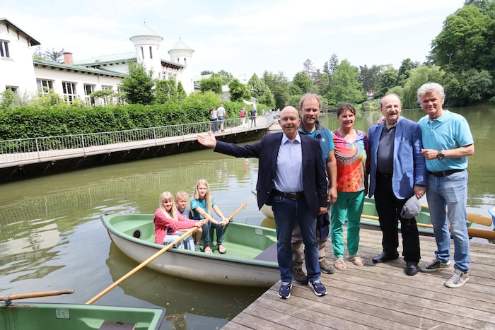 Zur Eröffnung kamen auch Uschi Profanter (ehemalige Kanu- und Wildwassersportlerin; Mitte) und Eiskönig Charly Temmel (rechts).
