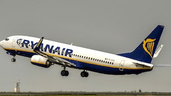 Ryanair ist jene Billigairline, die die meisten versteckten Gebühren hat (Symbolbild). (Bild: AFP/PHILIPPE HUGUEN)