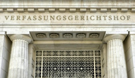 Den Verfassungsgerichtshof in der Wiener Innenstadt beschmierte sie mit Eiern, Ketchup und ...