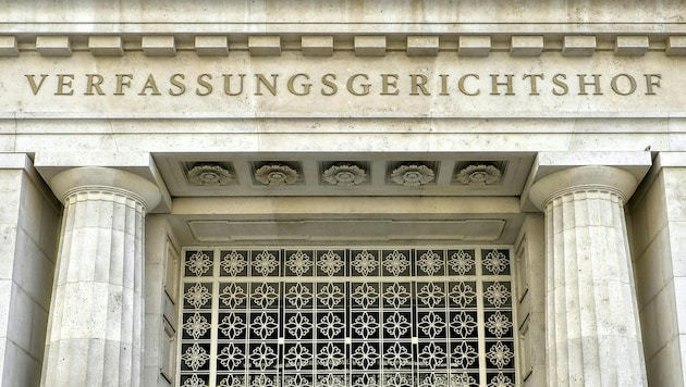 Die Bundesregierung besetzte zwei neue Verfassungsrichter und zwei Verwaltungsrichter. Die ...