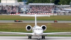 PS-starke Eröffnung: Unter den Augen von Stars und Sternchen wurde in Salzburg der Hangar-7 von ...