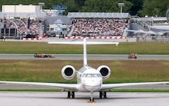 PS-starke Eröffnung: Unter den Augen von Stars und Sternchen wurde in Salzburg der Hangar-7 von ...