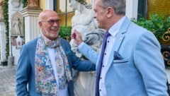 Er kann wieder lachen: Otto Retzer redefreudig im Marchfelderhof bei Peter Grossmann.