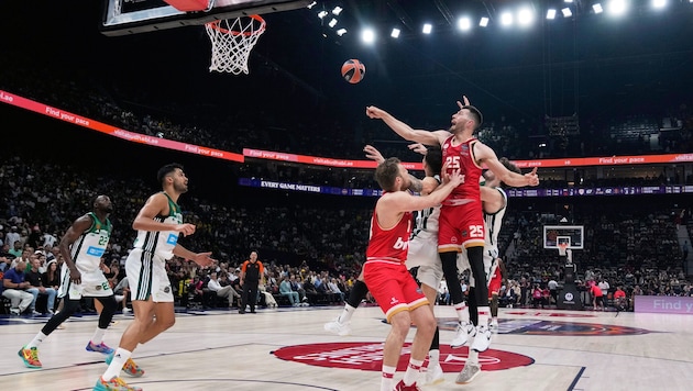 Die Rivalität zwischen Olympiakos und Panathinaikos erreichte einen neuen traurigen Höhepunkt.