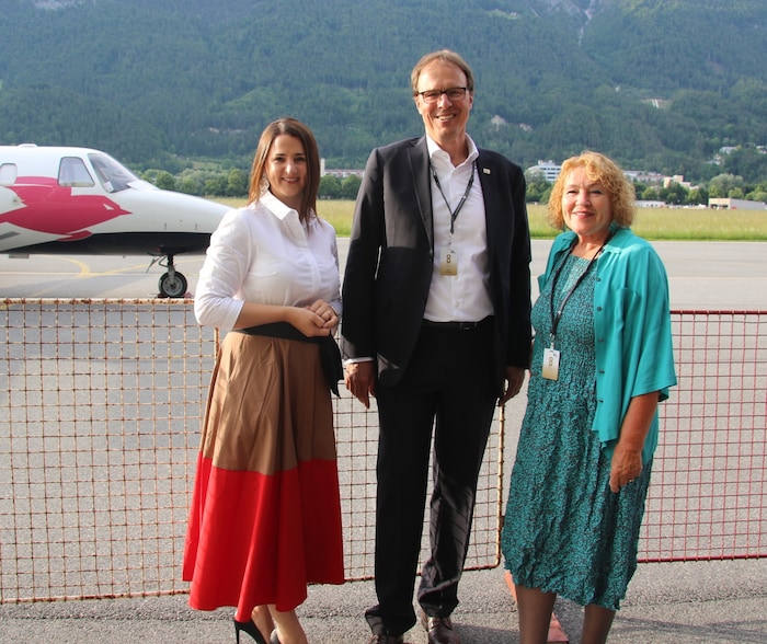 Landesrätin Astrid Mair (li.), Flughafen-Direktor Marco Pernetta & Aufsichtsrätin Paula Stecher.