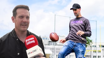 Vikings Head Coach Chris Calaycay braucht ein „Big leg“ und hat es mit Stefan Maierhofer gefunden. Am Samstag steigt der Major ins sportliche Geschehen ein!  (Bild: krone.tv)