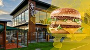 Die Burger-Pattys aus Rindfleisch werden für alle heimischen McDonald’s-Restaurants in Enns ...