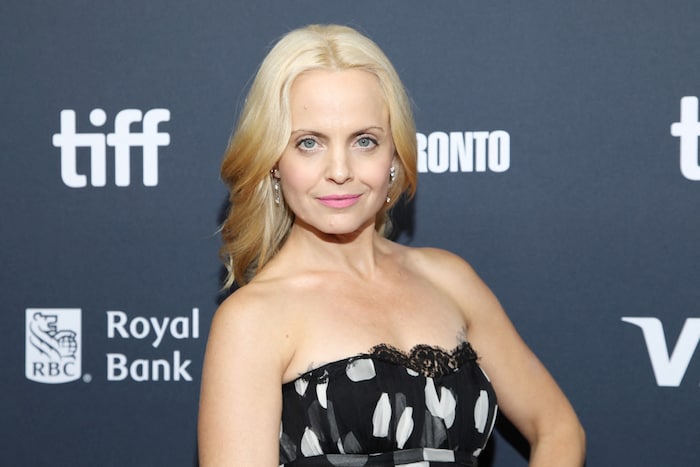 Mena Suvari sich die „Ballons“ 2021 entfernen.