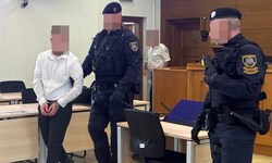 Der Angeklagte beim Prozess am Klagenfurter Landesgericht. Er war recht wortkarg, beteuerte ...