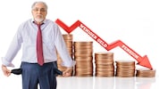 „Real“, also nach Abzug der Inflation, werden die Pensionisten 2027 noch ärmer als es die ...