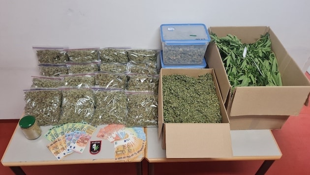 Etwa sieben Kilogramm abgepacktes Cannabis stellte die Polizei sicher. Auch mehr als 3000 Euro Bargeld.
