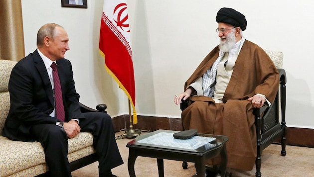 Von links: Der russische Präsident Wladimir Putin und  Irans Oberster Führer Ayatollah Ali Khamenei (Archivbild)