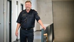 Chefinspektor Andreas Wöss (57) ist Leiter der Landesleitzentrale für OÖ mit Sitz in Linz.