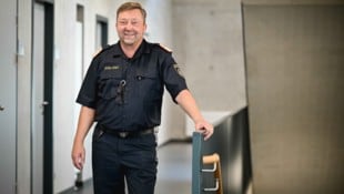 Chefinspektor Andreas Wöss (57) ist Leiter der Landesleitzentrale für OÖ mit Sitz in Linz. (Bild: Wenzel Markus)