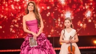 Leona König mit der zehnjährigen Violinistin Eloisa Marie Aubert aus Luxemburg.