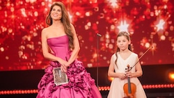 Leona König mit der zehnjährigen Violinistin Eloisa Marie Aubert aus Luxemburg. (Bild: ORF)
