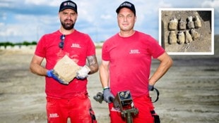 Matthias Wiesinger und Werner Lechner bei der Arbeit. Tage zuvor stießen sie auf Stabbrandbomben (kl. Foto).  (Bild: Krone KREATIV/Imre Antal, LPD Wien)