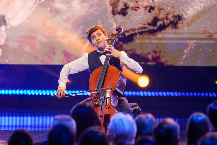 Der 13-jährige Wiener Dylan Russell am Cello.