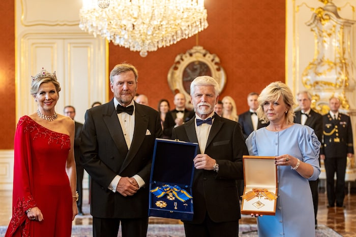 Königin Máxima und König Willem-Alexander der Niederlande mit dem tschechischen Präsidenten Petr Pavel und First Lady Eva Pavlová auf der Prager Burg am 4. Juni 2025 