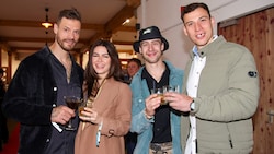 Raffl und seine Frau Verena sowie Thaler und Hochkofler (von links).  (Bild: Tröster Andreas)