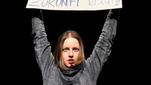 Lisa Kröll als Umweltaktivistin im brisanten Jugendstück „Ausnahmezustand“
