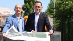Wiens Baustellenkoordinator Christian Zant mit Wolfgang Strenn, dem obersten Brückenbauer der ...