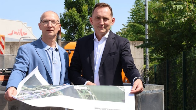 Wiens Baustellenkoordinator Christian Zant mit Wolfgang Strenn, dem obersten Brückenbauer der Stadt.