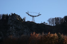 Der sogenannte Bananenmast am Nockstein bei Koppl war lange umstritten. (Bild: Tröster Andreas)